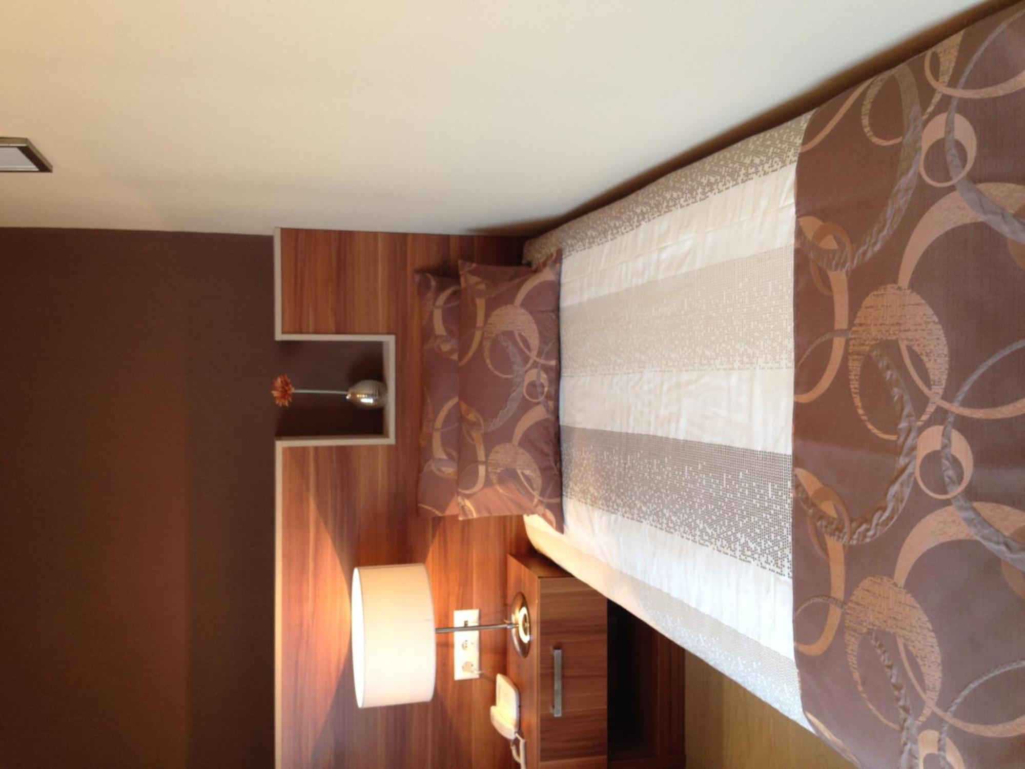 Alfa Hotel Győr Zimmer foto